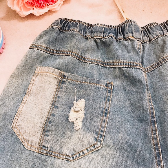 NWOT Very Cute baggy fitting thin Jean pants - Picture 6 of 8